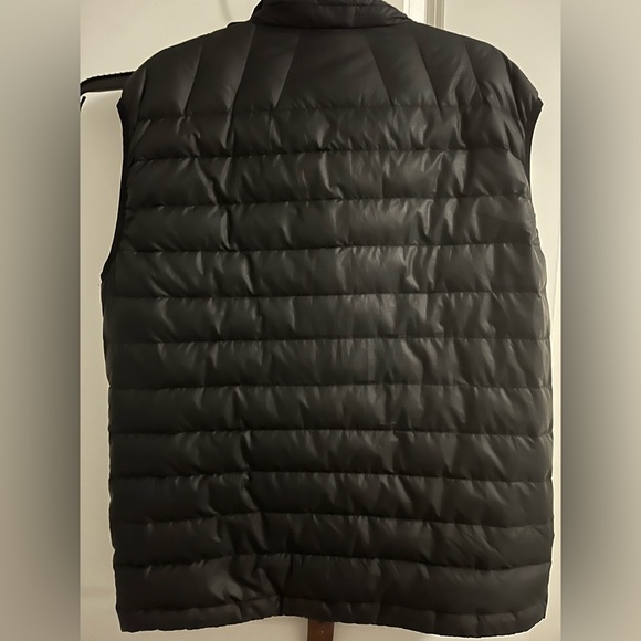 Patagonia Men's Black Insulated Down Puffer Vest - Picture 2 of 3